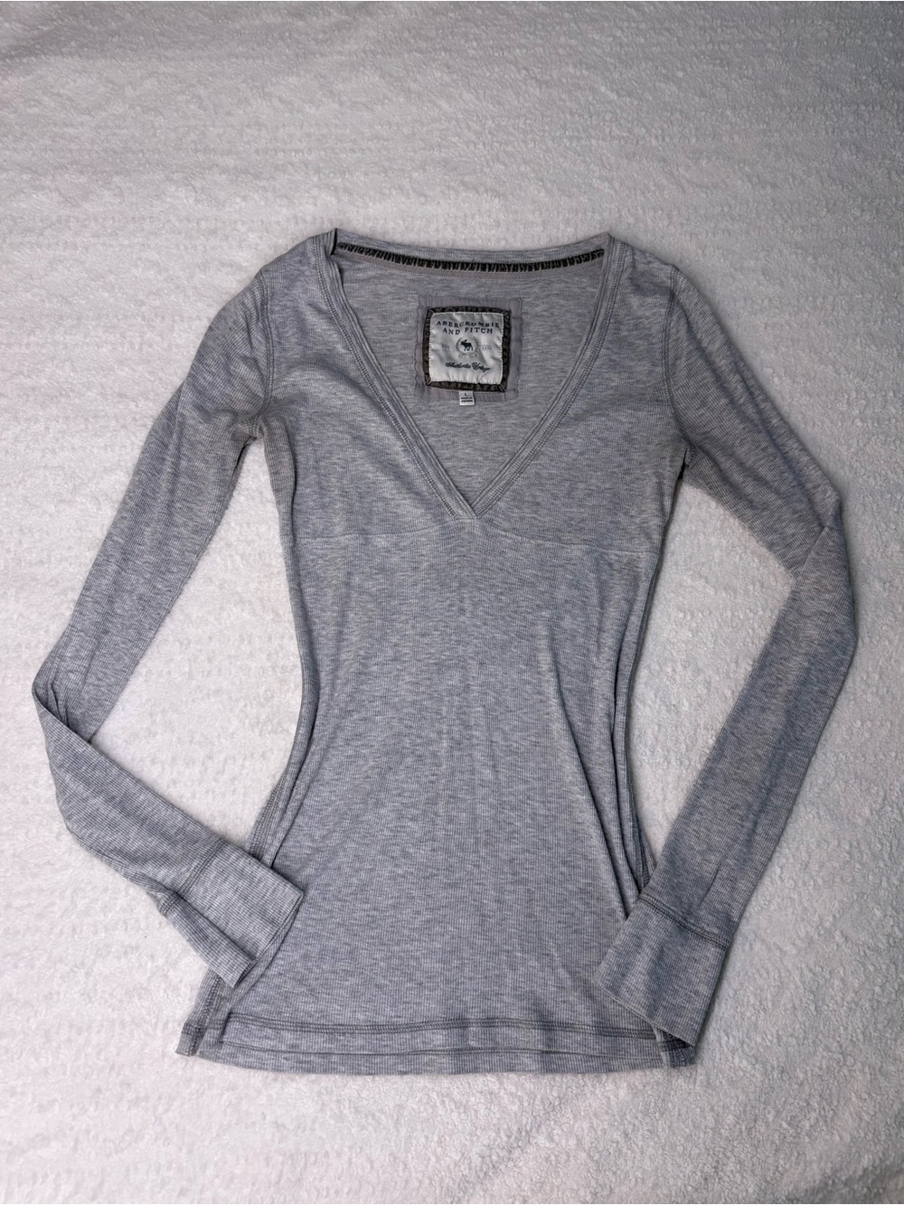Vintage Fitted Ribbed V-Neck Abercrombie Longsleeve 🩶